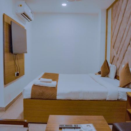 Hotel Lake View Chandīgarh 外观 照片