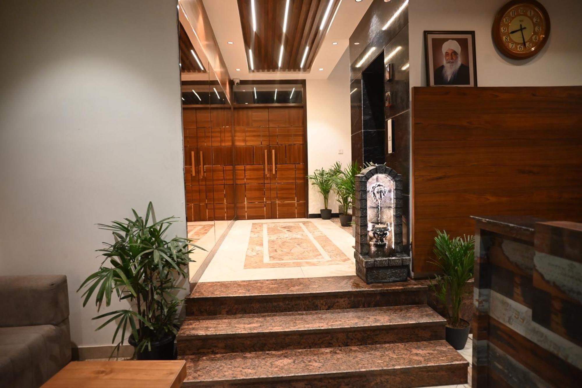 Hotel Lake View Chandīgarh 外观 照片