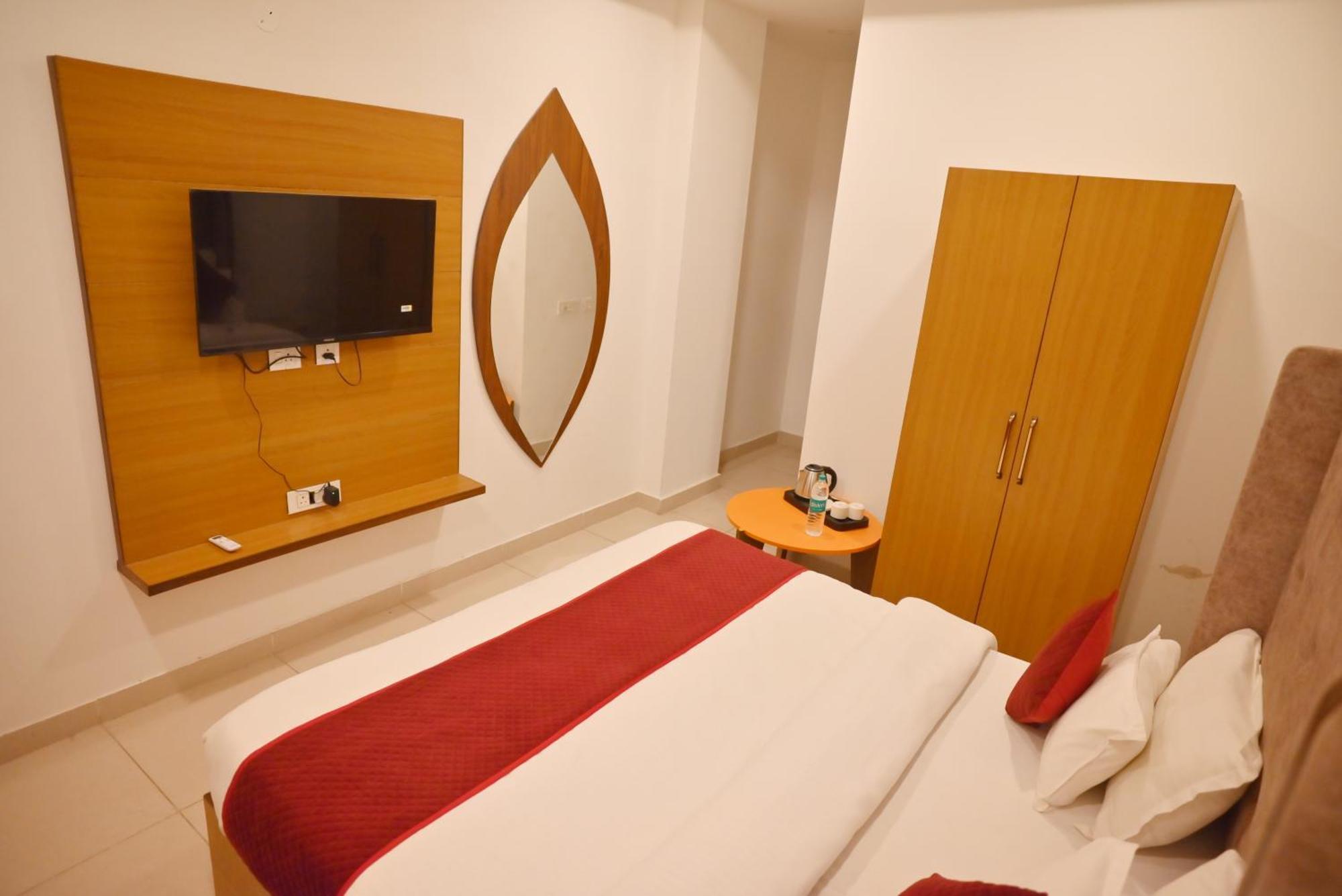 Hotel Lake View Chandīgarh 外观 照片