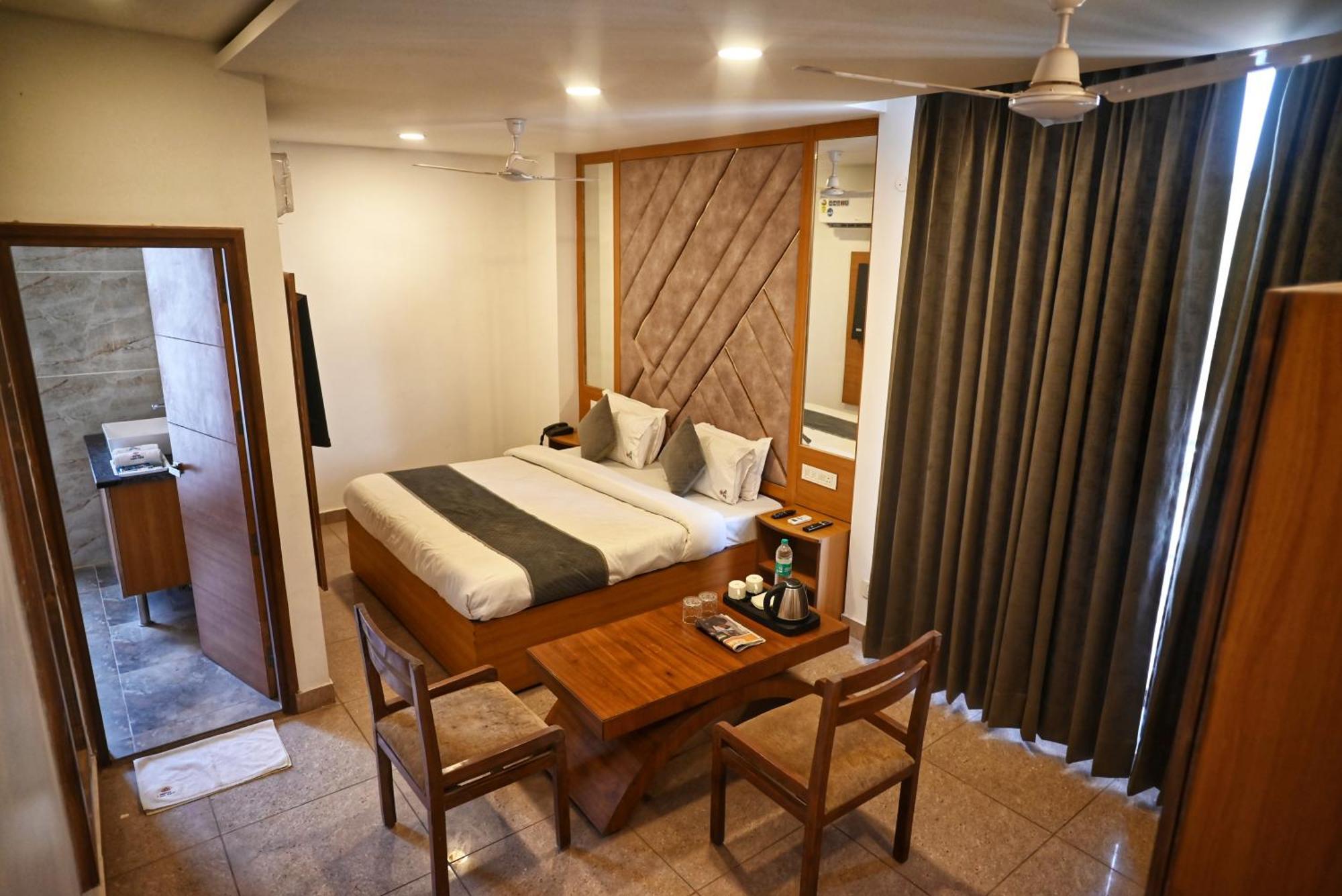 Hotel Lake View Chandīgarh 外观 照片