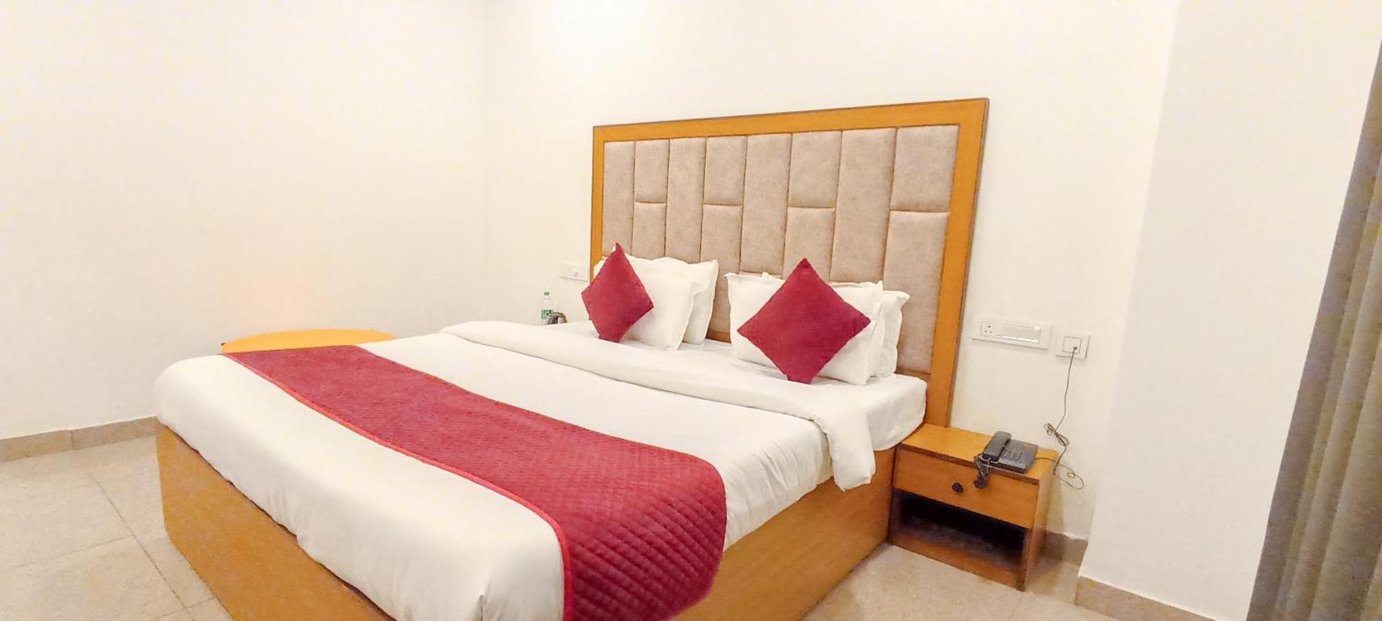 Hotel Lake View Chandīgarh 外观 照片