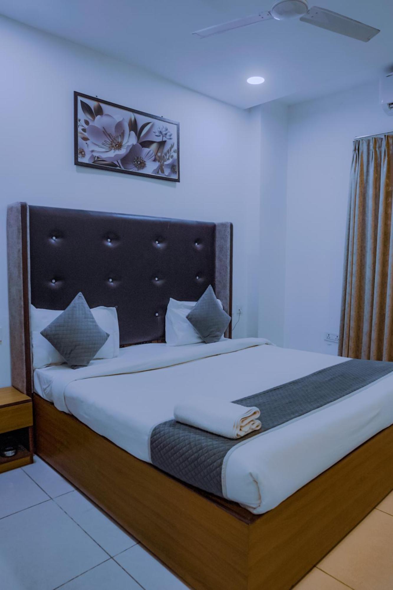 Hotel Lake View Chandīgarh 外观 照片
